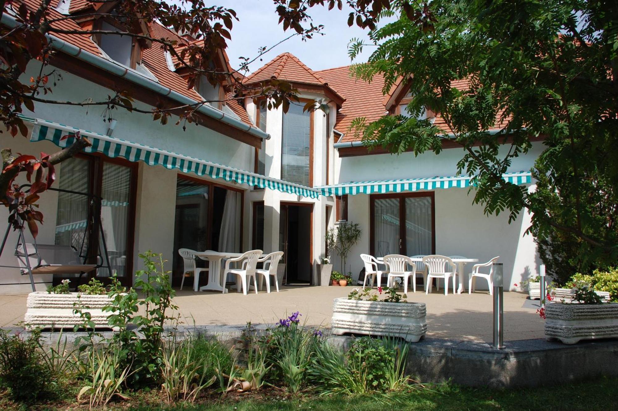 Emil Porta Hotel Balatongyorok Exterior photo
